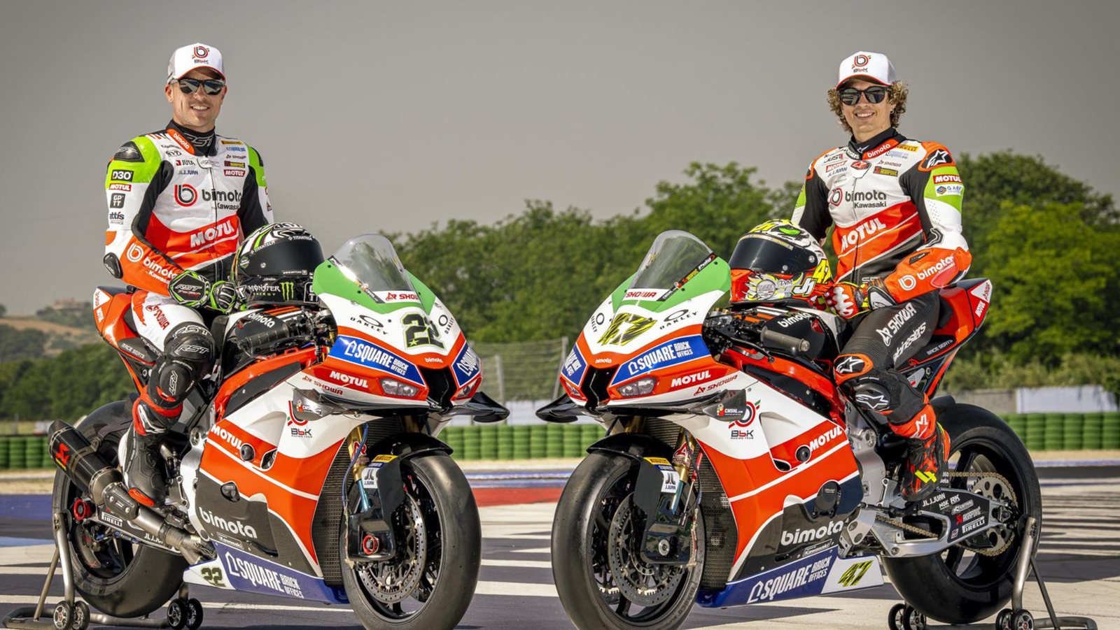 Alex Lowes, Axel Bassani unveil Bimota special edition livery for 2026 Emilia-Romagna WorldSBK. Credit: Kawasaki.